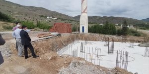 Baskil Kaymakamı Yılmaz, cami inşaatında inceleme bulundu