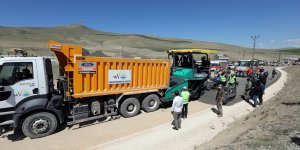 Van Büyükşehir Belediyesi beton yol yapımına başladı