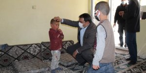 Diyadin'de "Çatkapı" projesiyle iftar yemekleri vatandaşların evlerine ulaştırılıyor