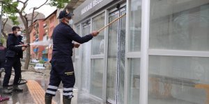 Hakkari'de şehir içi duraklar dezenfekten edildi