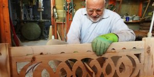 50 yıllık marangoz ustası Mehmet dede, aşkla yaptığı işten hiç şikayet almadı