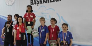 Ağrılı bayan güreşçi Türkiye şampiyonu oldu