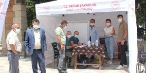 Güroymak'ta vatandaşlar kurulan stantta aşı oldu