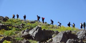Yüksekovalı dağcılardan Cilo Dağlarına doğa yürüyüşü