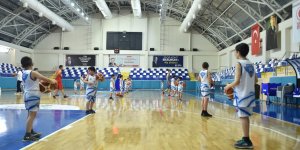 Geleceğin dev adamları parkede