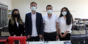 Erzincan'da üniversite öğrencileri Covid-19 hastaları için akıllı bileklik üretti