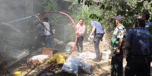 Elazığ'da evde çıkan yangında iki kız kardeş dumandan etkilendi