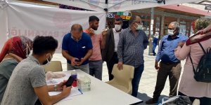 Kırmızı kategoride olan Ağrı'da mobil aşı stantları ilgi görüyor