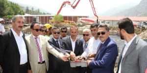Şemdinli Belediyesinin yeni hizmet binasının temeli atıldı