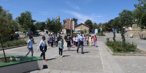 Elazığ'da öğrenciler tarihi mekanlarda masalla buluşuyor