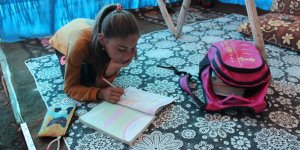 Zorlu yayla hayatı minik Zehra'nın eğitim aşkına engel olmuyor