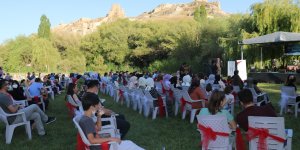 Van Kalesi'nde dört dilde konser