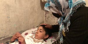 Geçirdiği beyin kanamasıyla yatağa mahkum olan Suriyeli Havin, yeniden yürüyebilmenin hayalini kuruyor