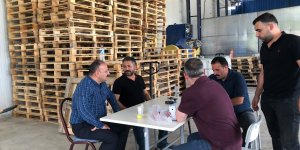 Yolcu, soğuk hava deposunda incelemelerde bulundu