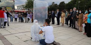 Erzincan'da 'Covid 19'da Hemşirelik' adlı sokak tiyatrosu düzenlendi