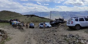 Kars'ta şarampole devrilen kamyonette bulunan 2 kişi öldü, 2'si asker 3 kişi yaralandı