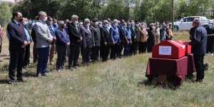 Erzincan'da 92 yaşında vefat eden Kore gazisi Zeynel Polat'ın cenazesi toprağa verildi