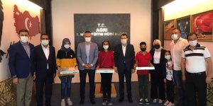 Ağrı Milli Eğitim Müdürü Tekin, yarışmalarda başarılı olan öğrencileri ödüllendirdi