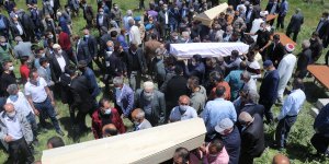 Sivas'taki trafik kazasında hayatını kaybeden 4 kişi Ağrı'da toprağa verildi