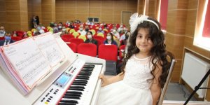 Oltu'da öğretmenlerden müzik ziyafeti