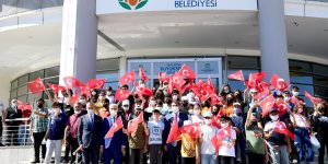 Selahattin Gürkan, dereceye giren öğrencilere ödüllerini verdi