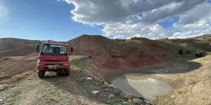 Erzurum'da suyu azalan gölete balıkların ölmemesi için su takviyesi yapıldı