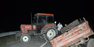 Ağrı'da otomobil ile traktör çarpıştı: 2 yaralı