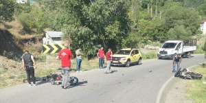 Kars'ta iki motosiklet çarpıştı: 2 yaralı