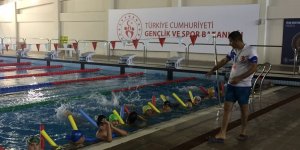 Erzurum'da düzenlenen yüzme kursuna yoğun ilgi