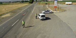 Ağrı-İran kara yolundaki trafik helikopterle denetlendi