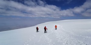 Manisa BBSK'lı dağcılar Türkiye'nin zirvesine tırmandı