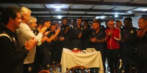 Yeni Malatyasporlu genç kaleciye doğum günü kutlaması