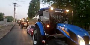 Damat çiftçi olunca düğün konvoyunu traktörler oluştu