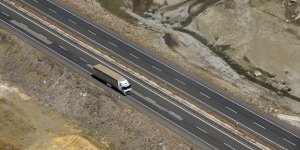 Ağrı Valisi Varol, helikopterle Ağrı-İran kara yolunda bayram trafiğini denetledi