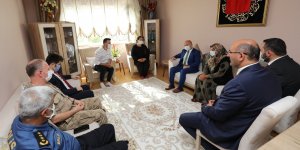 Bayramda anlamlı ziyaret: Ağrı Valisi Osman Varol şehit Turan Yıldız’ın ailesiyle buluştu