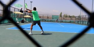 Iğdır'daki "Kayısı Kupası-Büyükler Yaz Kupası Tenis Turnuvası" sona erdi
