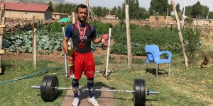 Evinde sınırlı imkanlarla idman yaparak katıldığı şampiyonada Türkiye İkincisi oldu