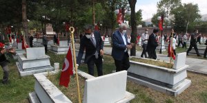Ağrı'da 15 Temmuz şehitleri mezarları başında anıldı