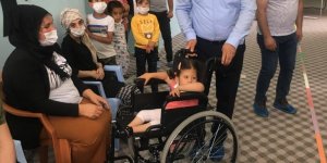 Varto'da tekerlekli sandalye dağıtımı