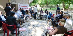 Kaymakam ve belediye başkanı halkın gözü önünde aşı oldu