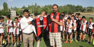 Malazgirtli gençlere forma desteği