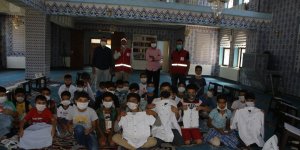 Varto'da Kur'an kursu öğrencilerine giyim yardımı