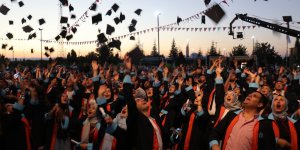 Malatya Turgut Özal Üniversitesi'nde mezuniyet coşkusu
