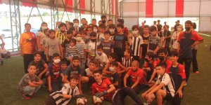 Mahalleler arası penaltı turnuvasında çocuklar birbirleriyle yarıştı