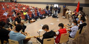 Muş'ta bağlama kursunu tamamlayan 12 öğrenciye sertifika verildi