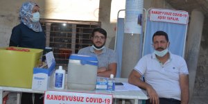 Mahallelerde stant açıp aşı yaptılar