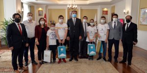 Vali Memiş, dereceye giren öğrencileri makamında ağırladı