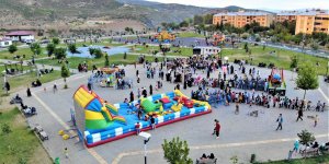 Binlerce çocuk belediye şenliğinde doyasıya eğlendi