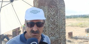 Selçuklu Meydan Mezarlığında İlhanlı dönemine ait kemerli yeni mezar taşı tespit edildi