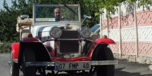 92 yaşındaki klasik aracına gözü gibi bakıyor